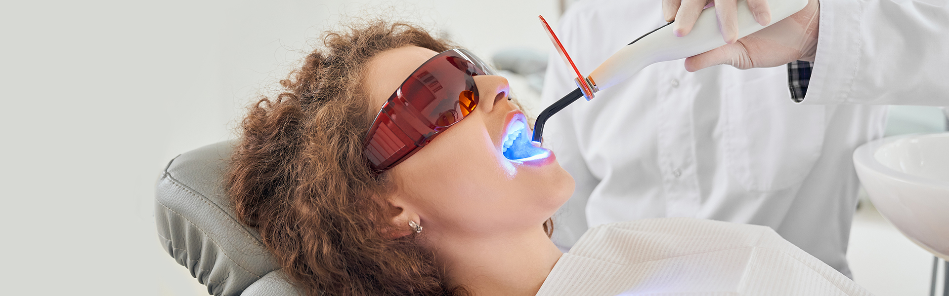 Teeth Whitening and Oral Health: Balancing Aesthetics with Dental Care